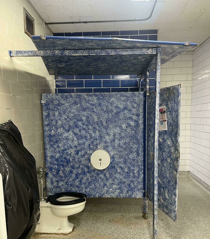 I’m A Janitor In A High School. Kids Are Dumb