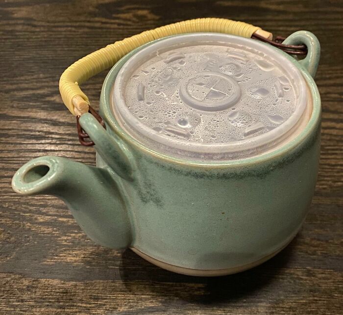 Had A Pot Of Hot Tea At A Restaurant And They Couldn’t Find The Lid But They Had A Perfect Solution