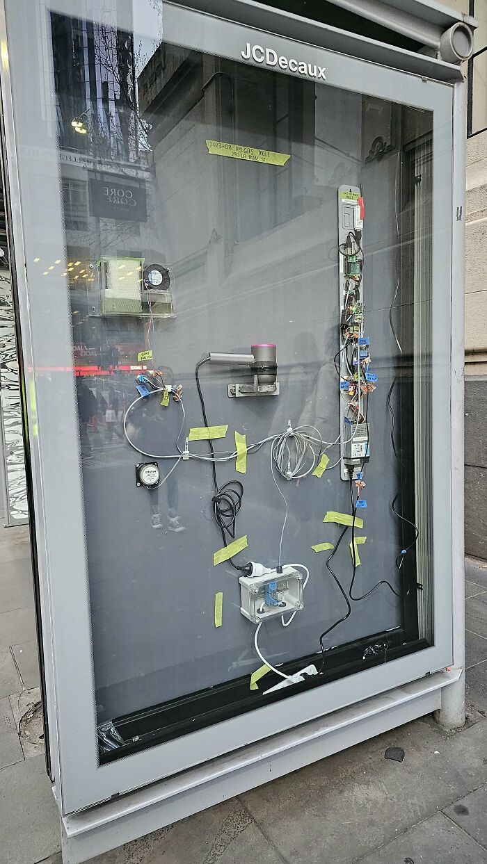 This Billboard Has A Dyson Hairdryer Jerry-Rigged To Spread The Scent Of Freshly Baked Bread