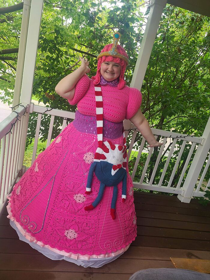 Estoy terminando los bordados y otros detalles, pero casi está acabado