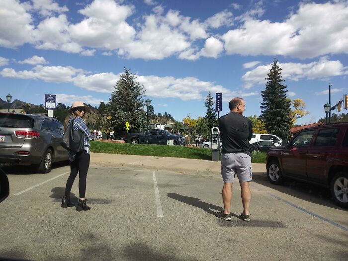 Karen And Her Husband Blocking Parking Spots For Their Family Who Were "Right Around The Corner"