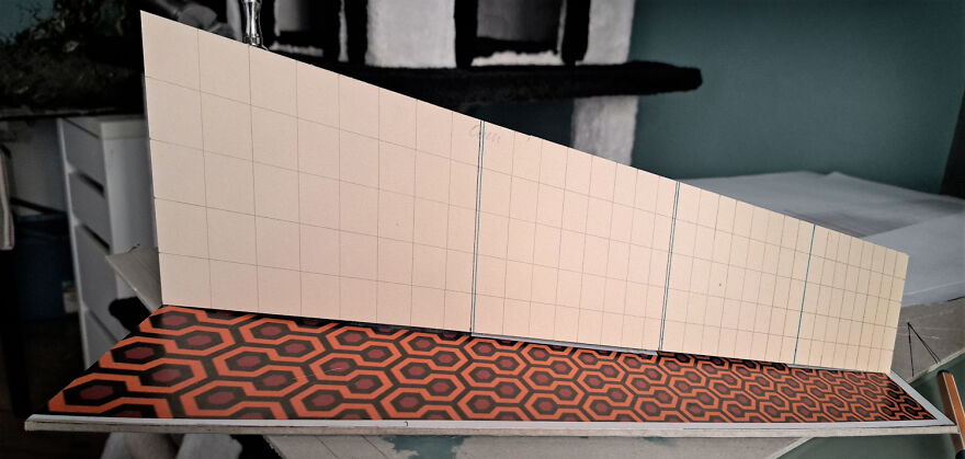 I Recreated The Famous Hallway Out Of Stephen King's "The Shining" As A Book Nook