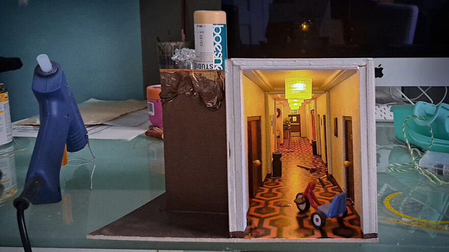 I Recreated The Famous Hallway Out Of Stephen King's "The Shining" As A Book Nook