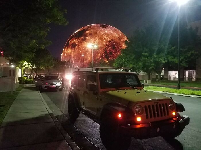 Those Pictures Of Planets Replacing The Moon Have Become Reality In Vegas Now