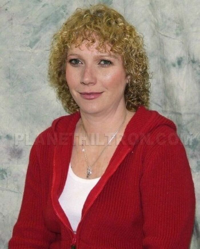 Gwyneth Paltrow photoshopped to look like an ordinary person