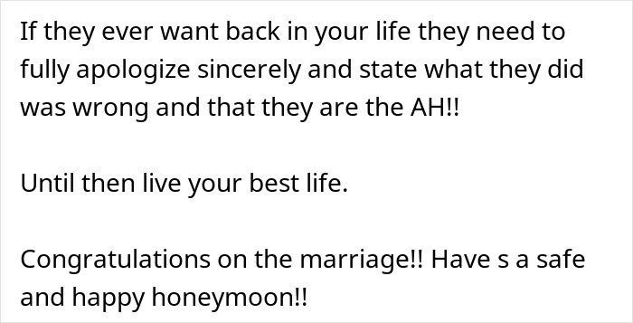 Bride Sobs After &ldquo;Degrading&rdquo; Pictures Get Shown At Wedding, Walks Out After Mom&rsquo;s Speech