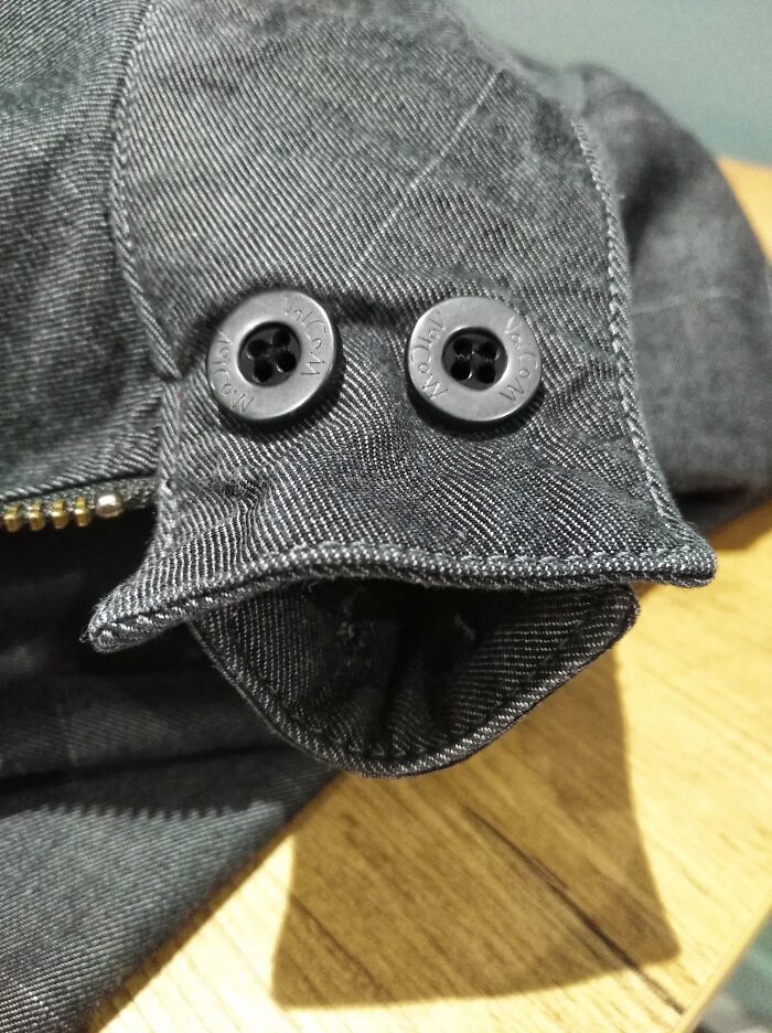 An image of an object that looks like it's surprised