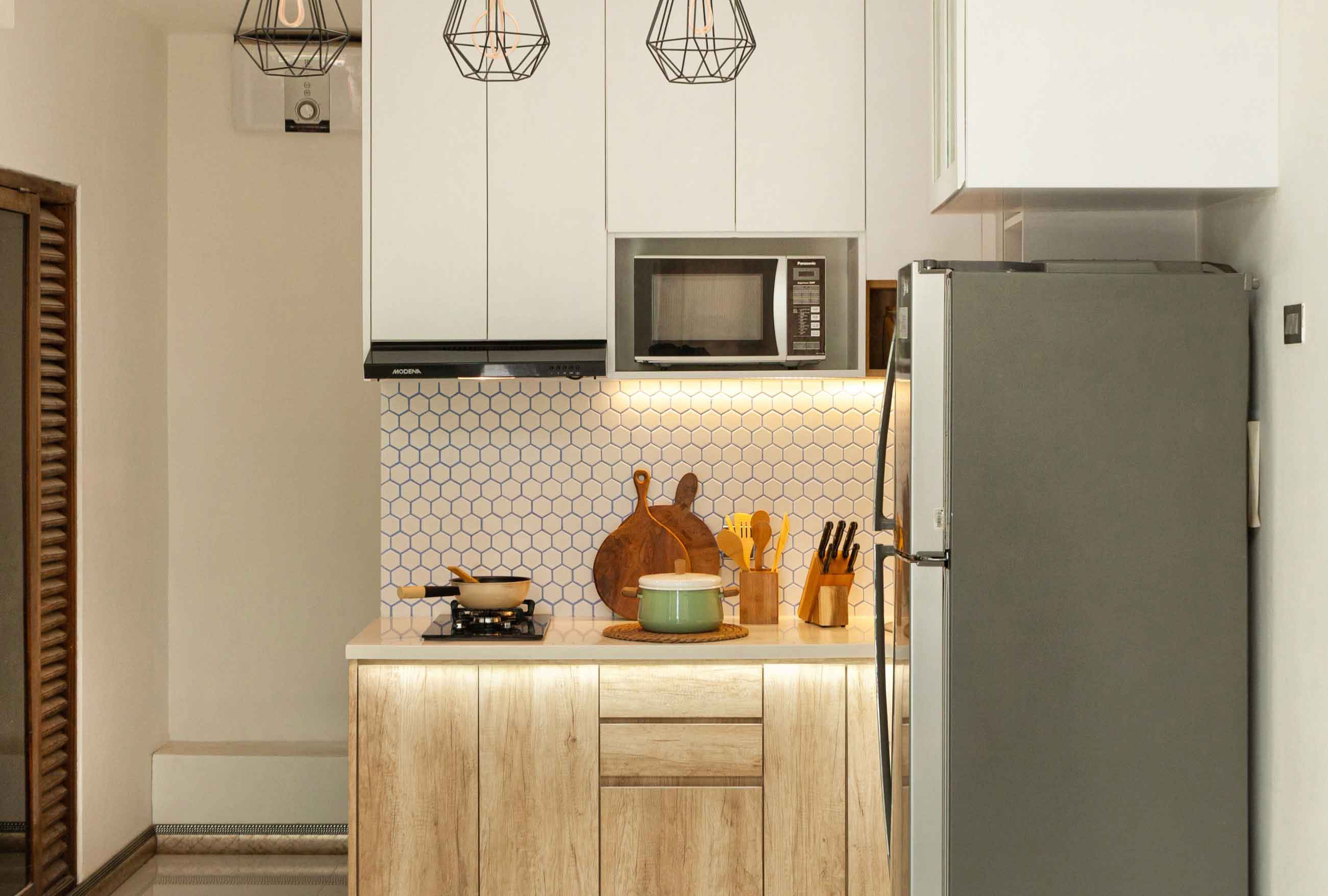 Kitchen with hexagon backsplash