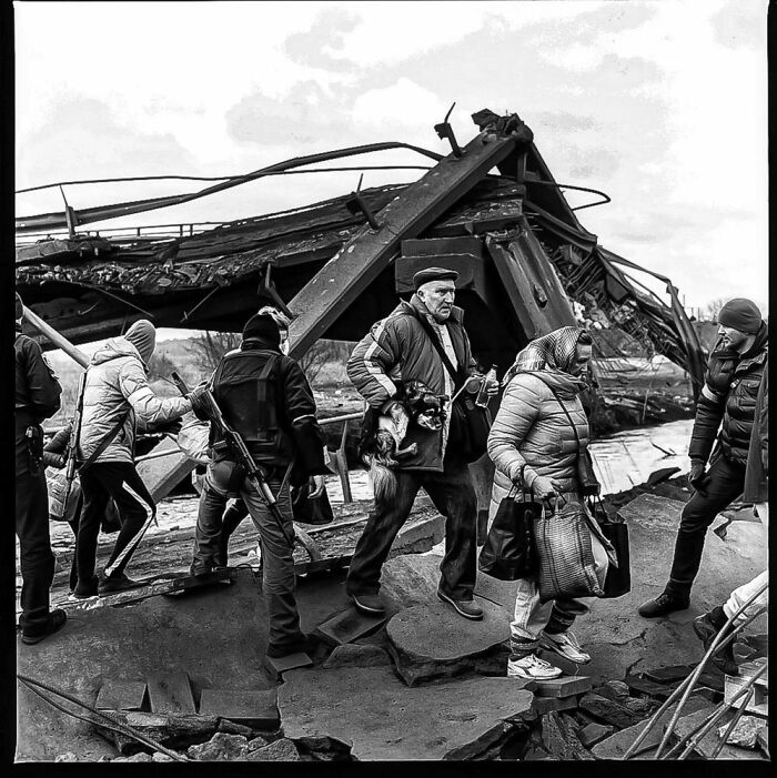 A picture of people fleeting war