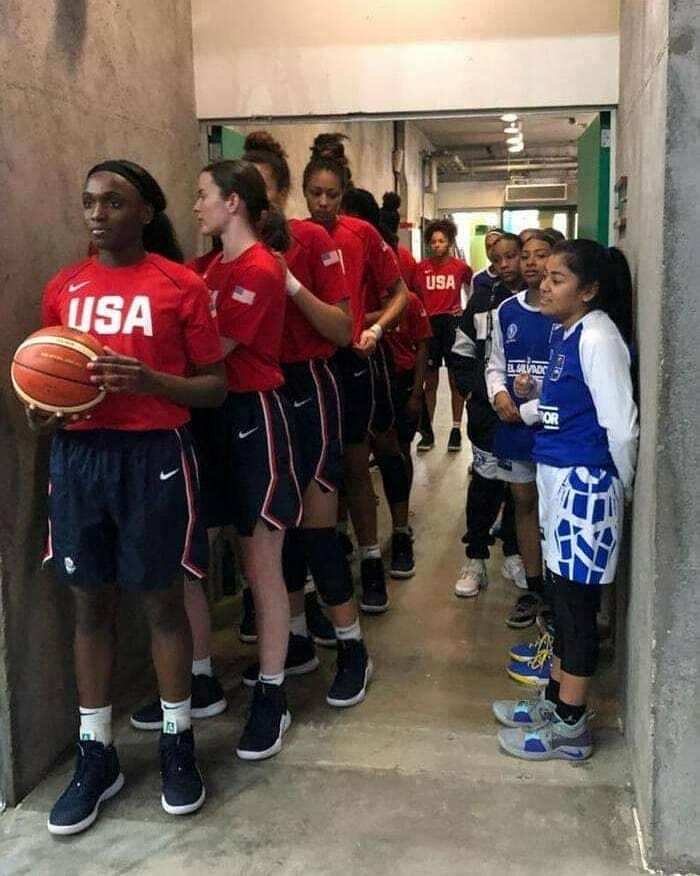 Equipos de baloncesto sub16 de EEUU y el Salvador. 2019
