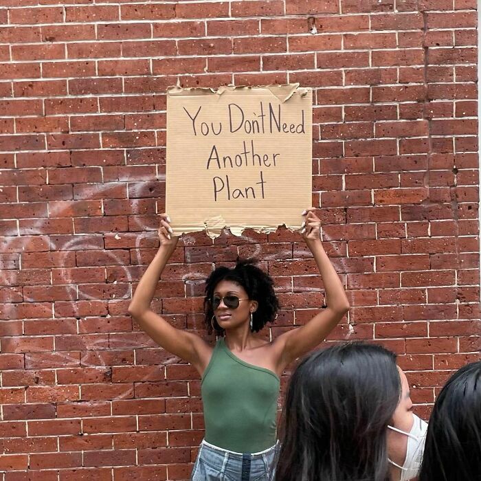 Funny-Dudette-With-Sign