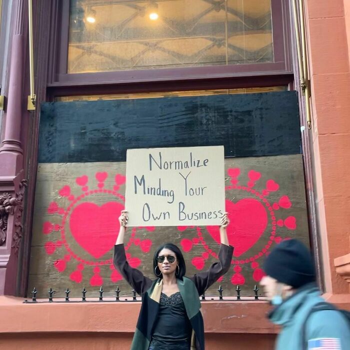 Funny-Dudette-With-Sign