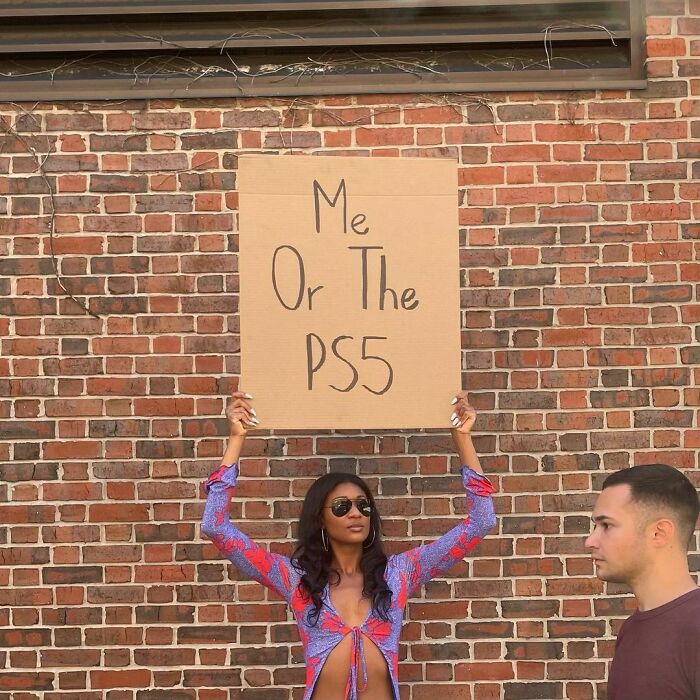 Funny-Dudette-With-Sign