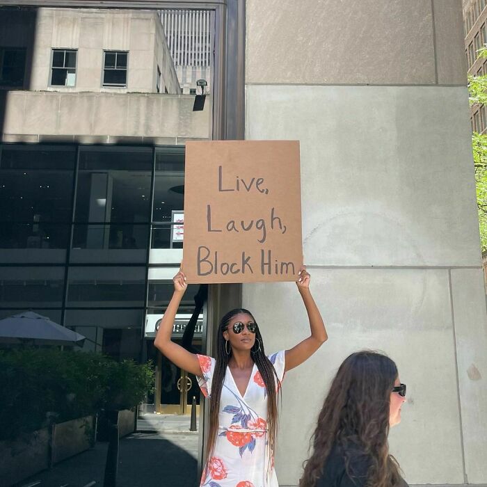 Funny-Dudette-With-Sign