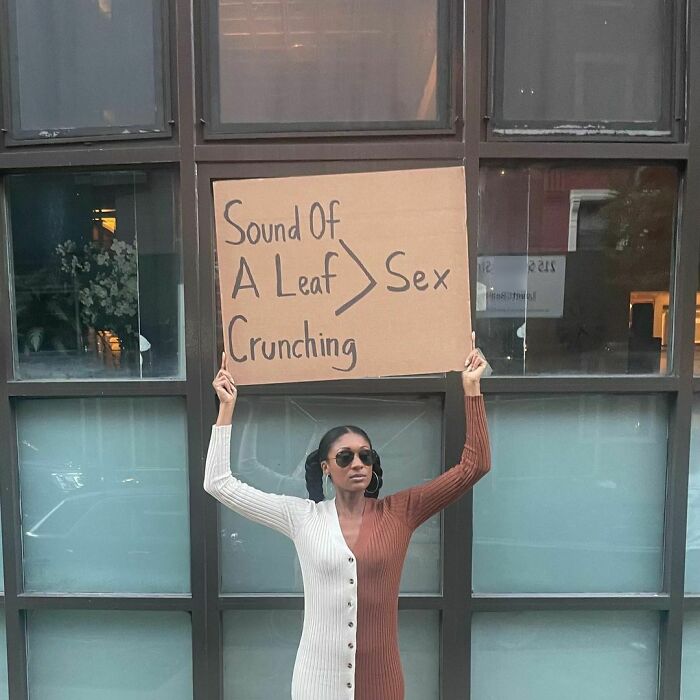 Funny-Dudette-With-Sign