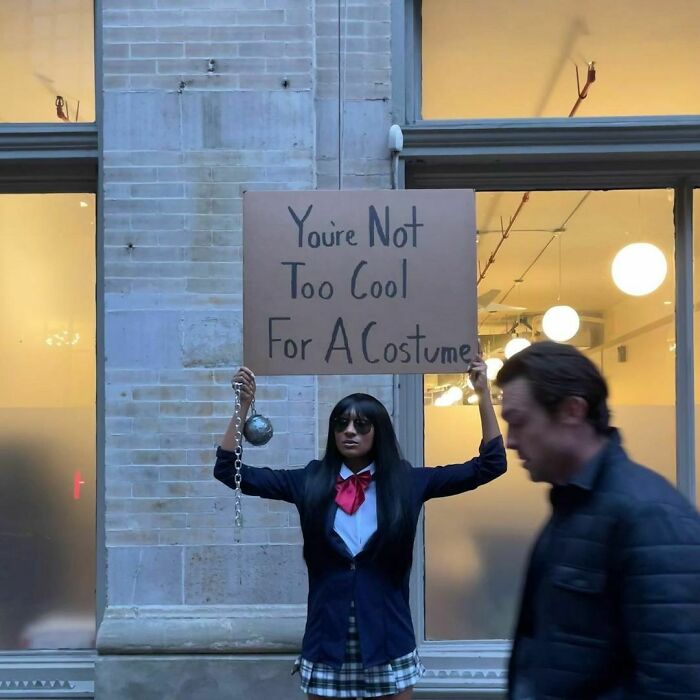 Funny-Dudette-With-Sign