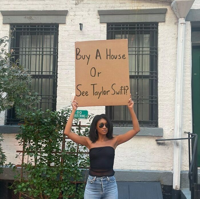 Funny-Dudette-With-Sign