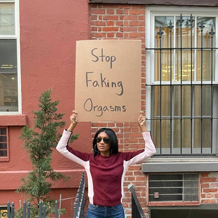 Funny-Dudette-With-Sign