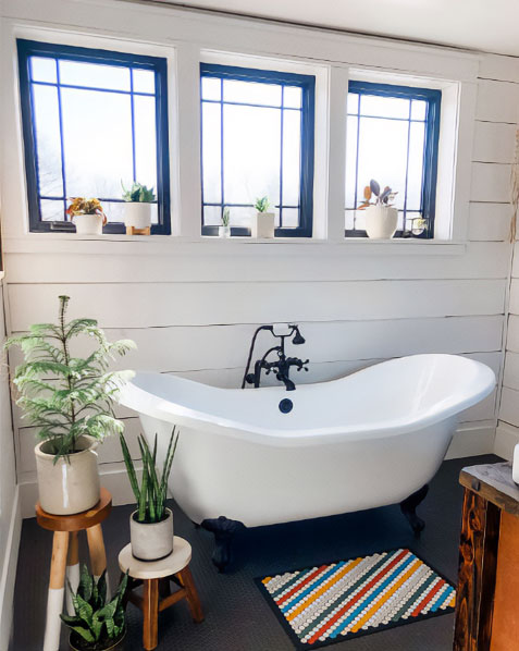 Black and white double slipper clawfoot tub.