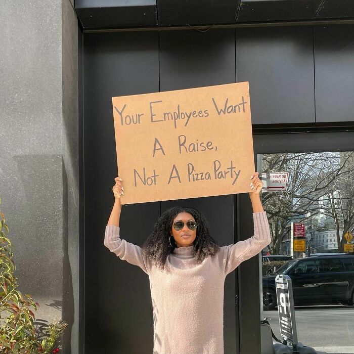 Funny-Dudette-With-Sign