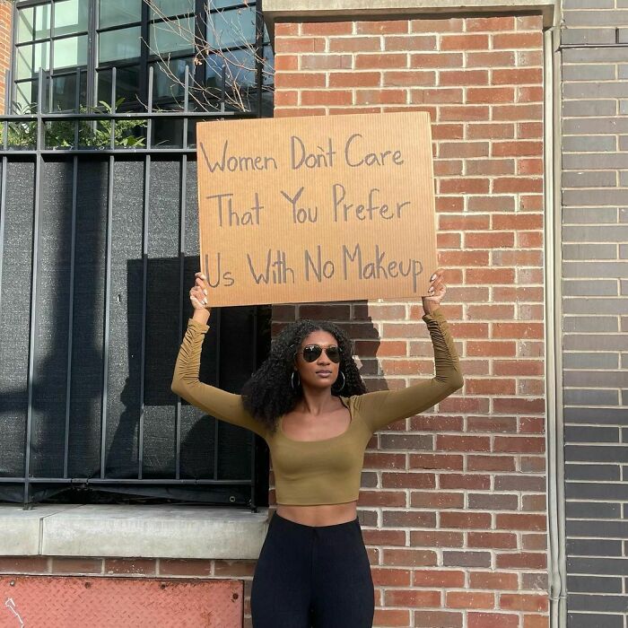 Funny-Dudette-With-Sign