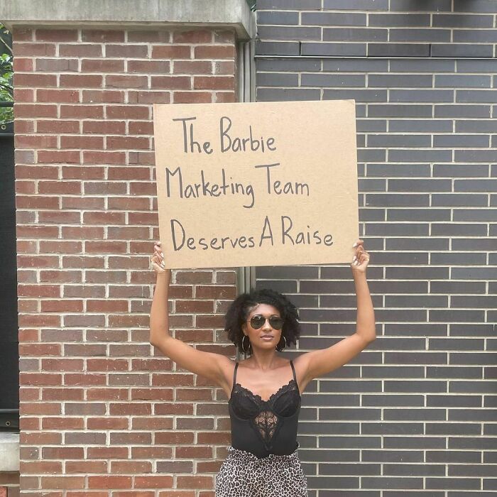 Funny-Dudette-With-Sign