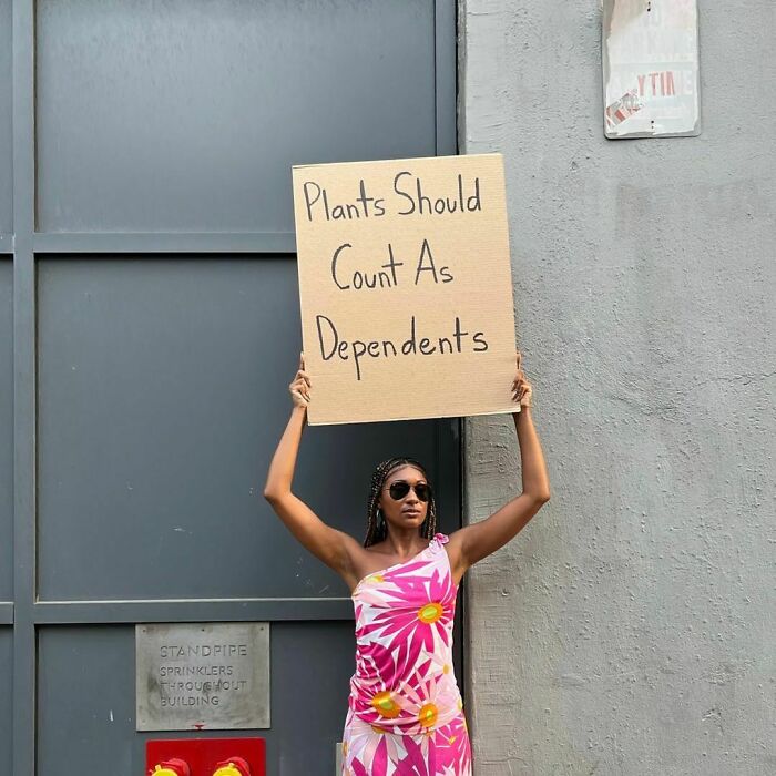 Funny-Dudette-With-Sign