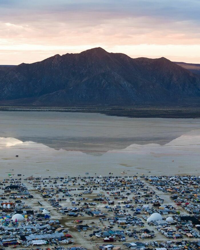 &ldquo;It Was Pure Hell&rdquo;: People Share Distressing Photos Of How Legendary Burning Man Turned Into A Fiasco