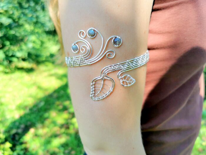 I Used Ten Meters Of Wire For This Elven Armlet (7 Pics)