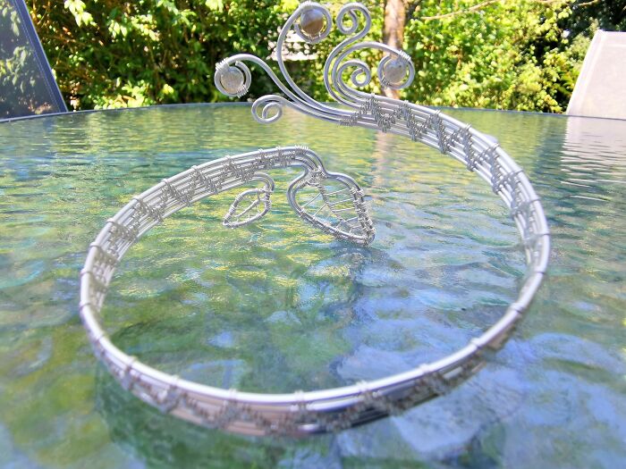 I Used Ten Meters Of Wire For This Elven Armlet (7 Pics)