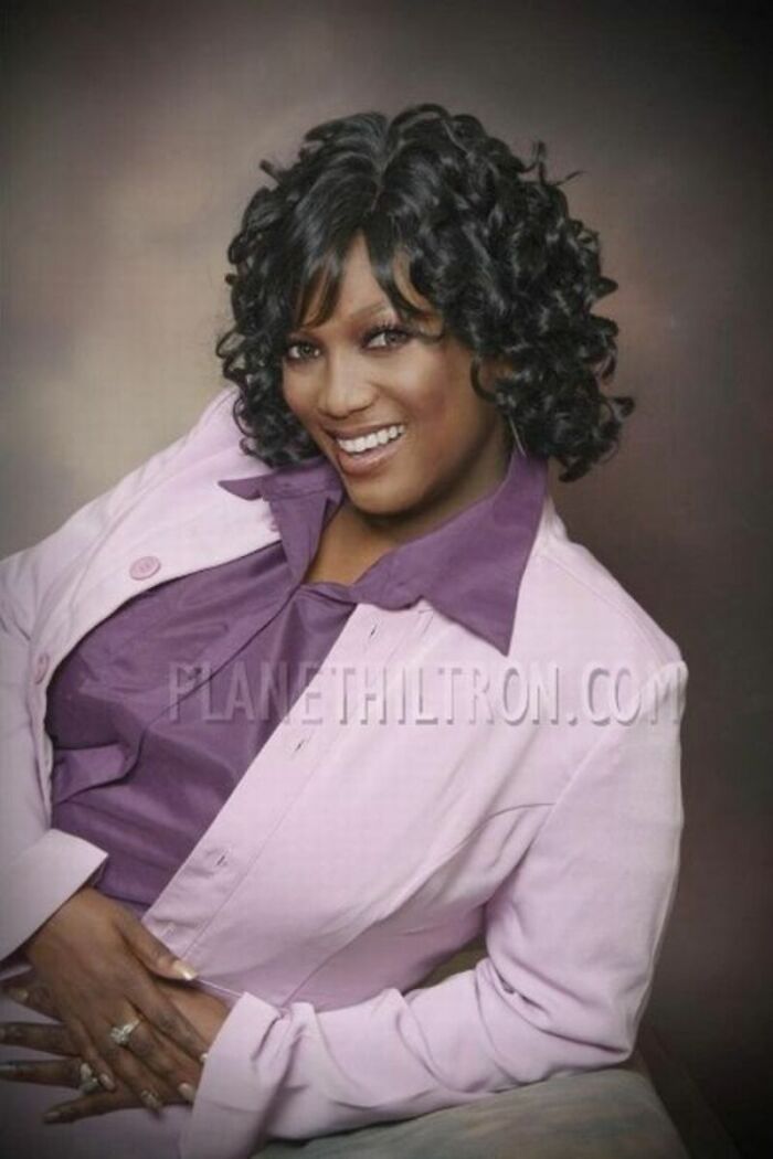 Tyra Banks photoshopped to look like an ordinary person