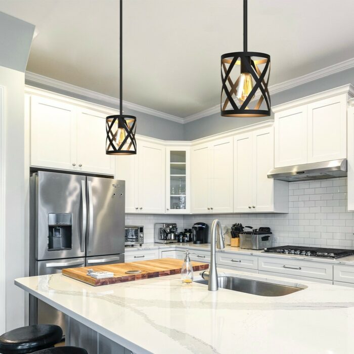 White marble kitchen with black cage lights White marble kitchen with black cage lights