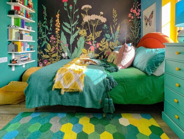 a maximalist bedroom with green-blue decor and dark tropical wallpaper a maximalist bedroom with green-blue decor and dark tropical wallpaper