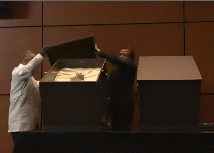 Millennium-Old 'Alien Corpses' Undergo Lab Tests: Mexican Doctors Claim Bodies Are Complete Skeletons