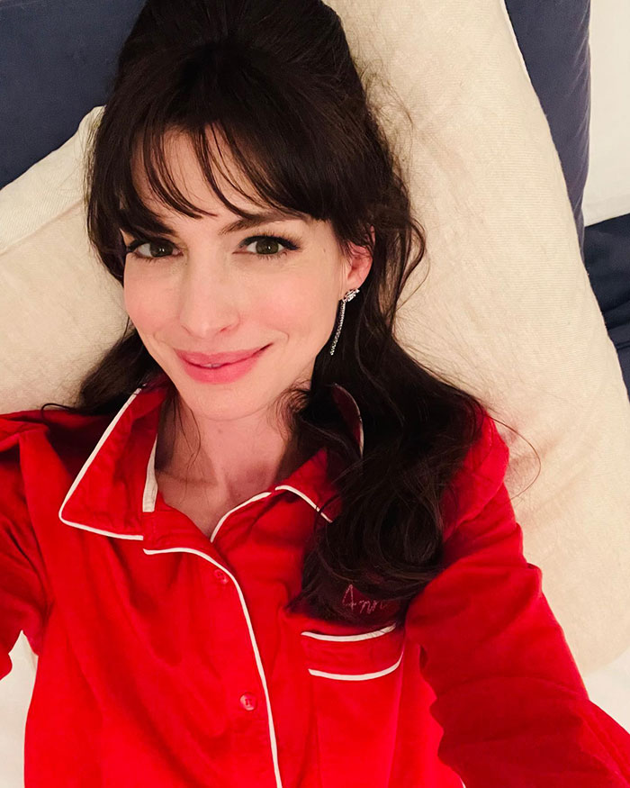Anne Hathaway Claps Back To All People Saying She Looks "Really Good" For A 40-Year-Old Anne Hathaway Claps Back To All People Saying She Looks "Really Good" For A 40-Year-Old