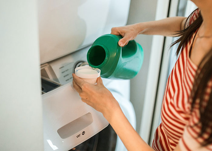Tenant Makes Detergent Thieves Think Twice After Their Whole Load Turns Blue Tenant Makes Detergent Thieves Think Twice After Their Whole Load Turns Blue