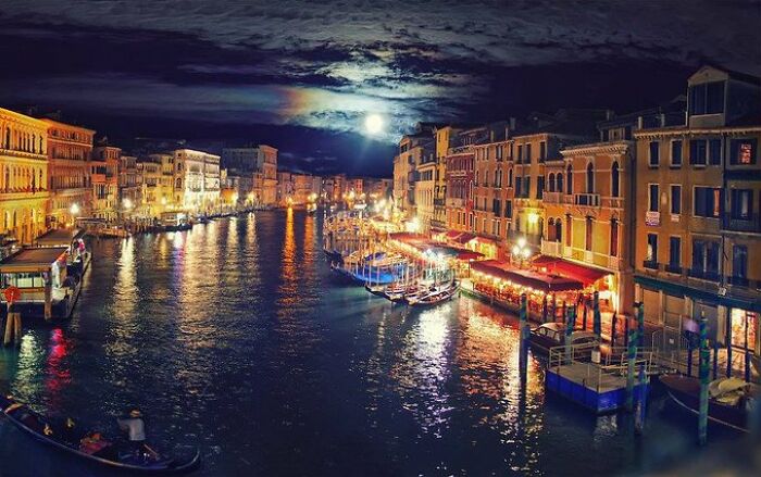 Blue-Super-Moon-Photos-From-World