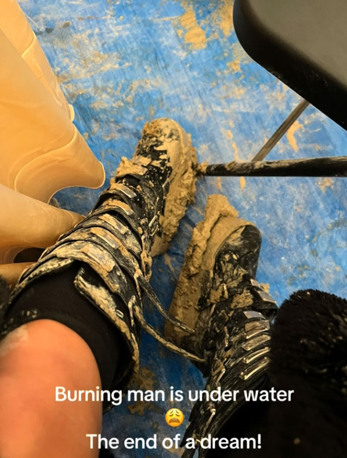 &ldquo;It Was Pure Hell&rdquo;: People Share Distressing Photos Of How Legendary Burning Man Turned Into A Fiasco