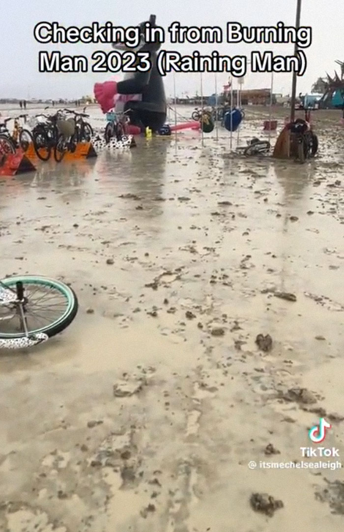 &ldquo;It Was Pure Hell&rdquo;: People Share Distressing Photos Of How Legendary Burning Man Turned Into A Fiasco
