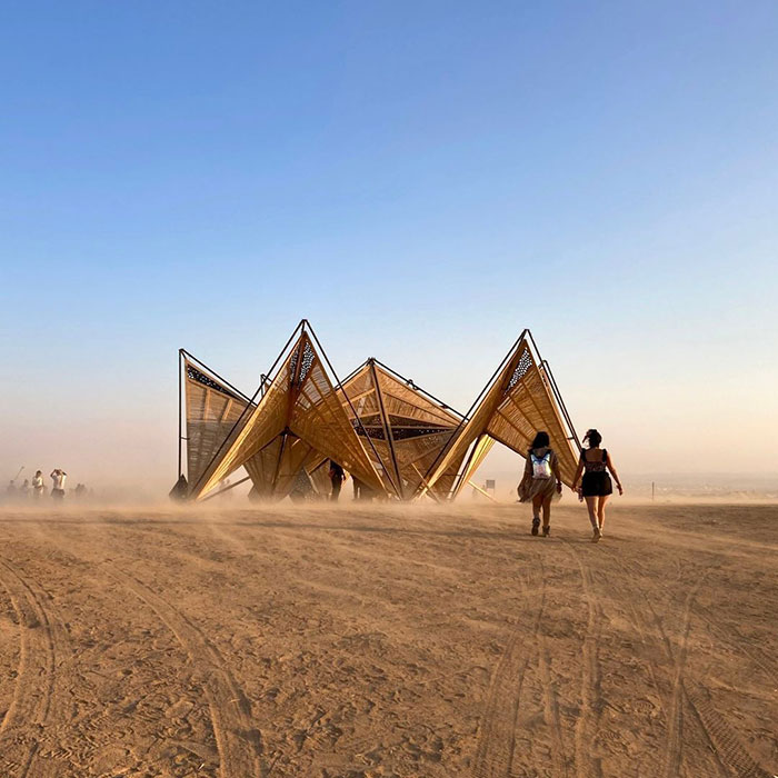 &ldquo;It Was Pure Hell&rdquo;: People Share Distressing Photos Of How Legendary Burning Man Turned Into A Fiasco