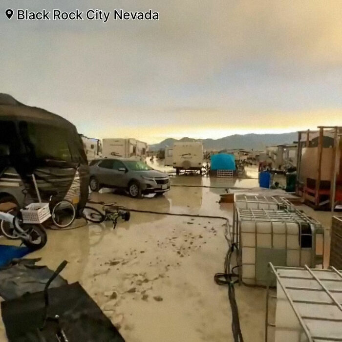 &ldquo;It Was Pure Hell&rdquo;: People Share Distressing Photos Of How Legendary Burning Man Turned Into A Fiasco