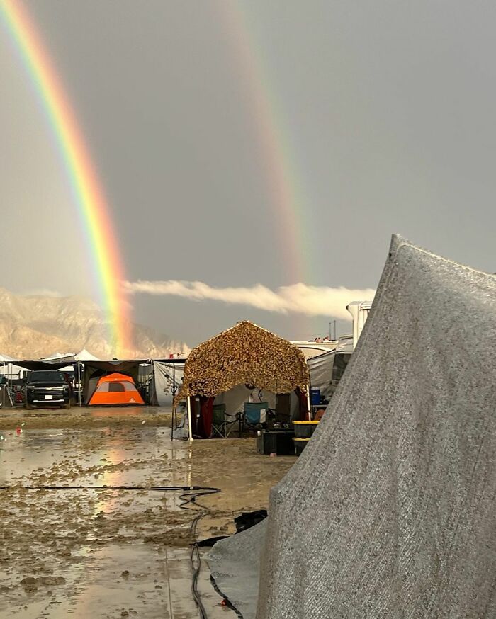 &ldquo;It Was Pure Hell&rdquo;: People Share Distressing Photos Of How Legendary Burning Man Turned Into A Fiasco