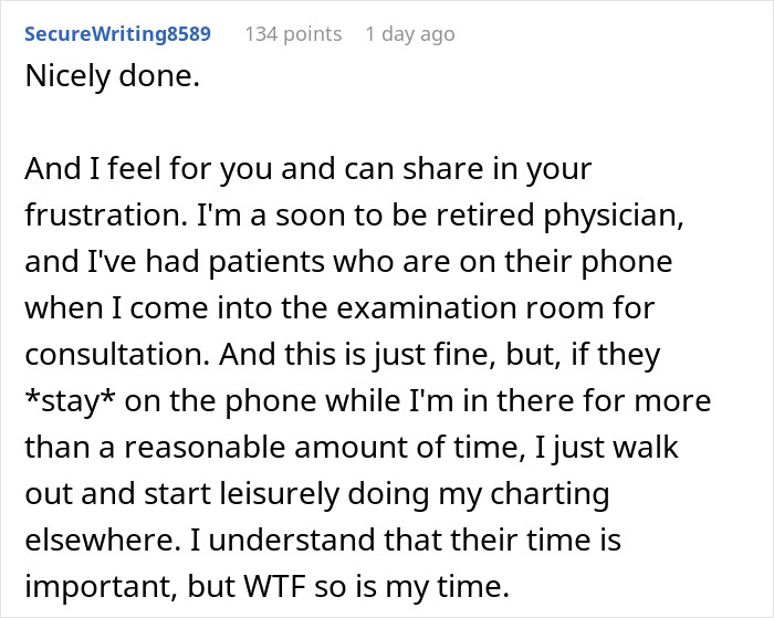 Cashier Maliciously Complies With Clients Who Keep Talking On Phone And Gesture At Him To Shut It