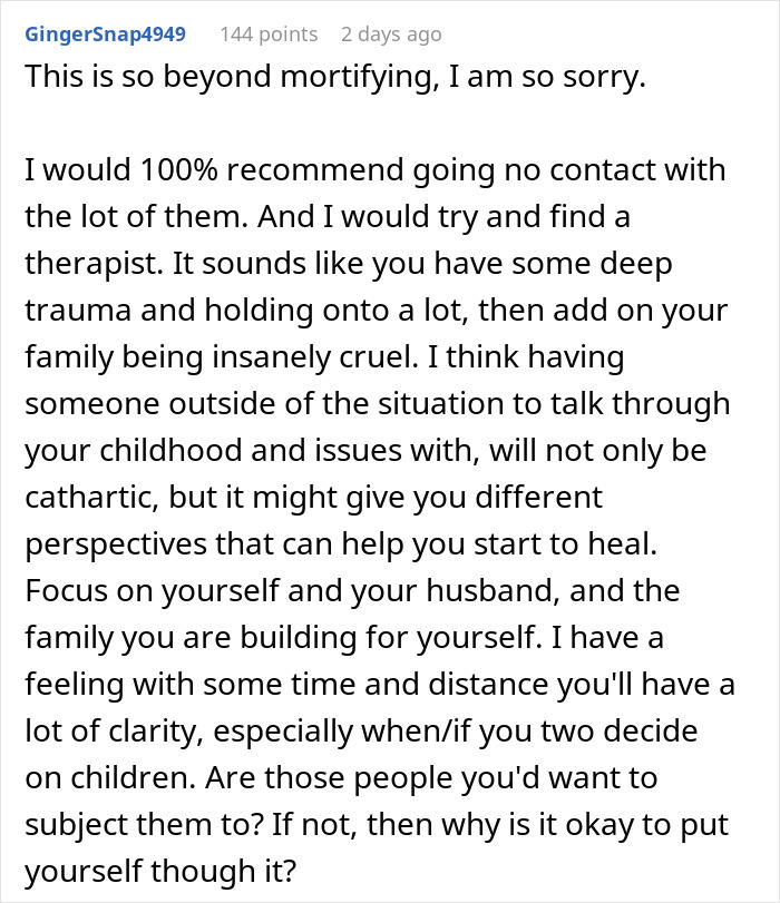 Bride Sobs After &ldquo;Degrading&rdquo; Pictures Get Shown At Wedding, Walks Out After Mom&rsquo;s Speech