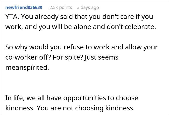 Internet Turns On Woman Who Refused To Swap Christmas Leave With Mom For No Reason Internet Turns On Woman Who Refused To Swap Christmas Leave With Mom For No Reason