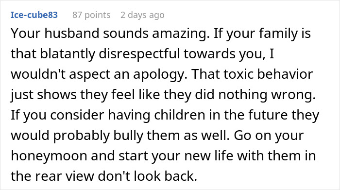 Bride Sobs After &ldquo;Degrading&rdquo; Pictures Get Shown At Wedding, Walks Out After Mom&rsquo;s Speech