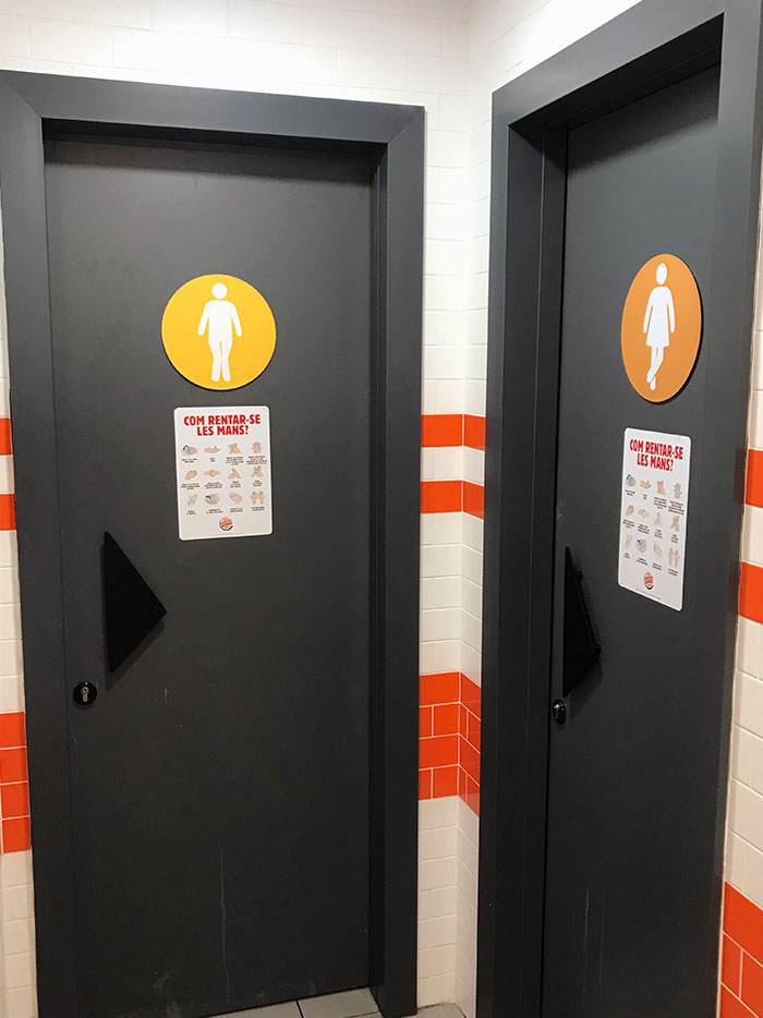 Cool Toilet Sign In Barcelona