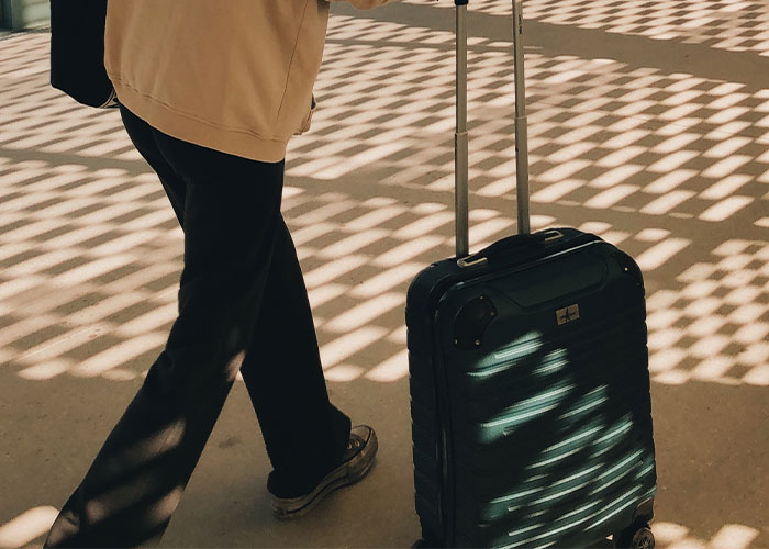 50 Things That Men Do That They Think Are Fine When In Reality They're Super Creepy