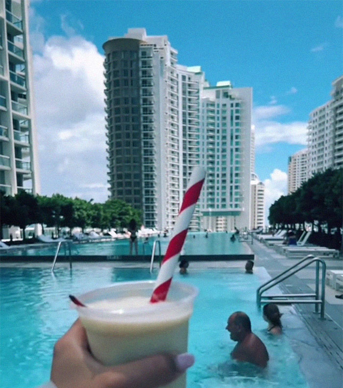 Date Ghosts Woman Half-Way Through Their Vacation, So The Internet Helps Her Figure Out Why