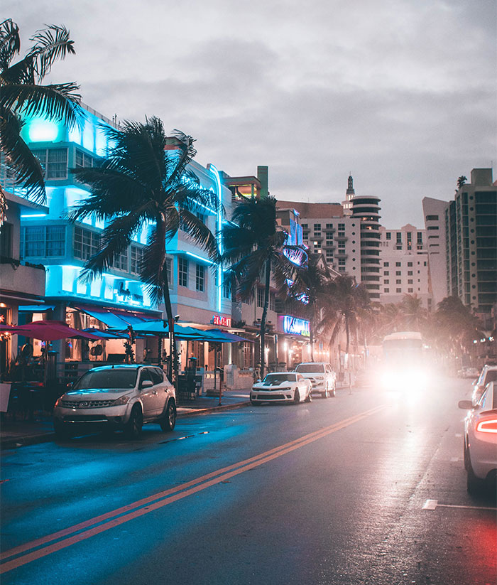 Date Ghosts Woman Half-Way Through Their Vacation, So The Internet Helps Her Figure Out Why